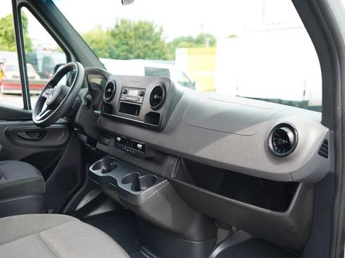 Used 2023 Mercedes-Benz Sprinter 2500 image 2