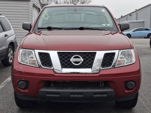 Used 2017 Nissan Frontier SV image 2