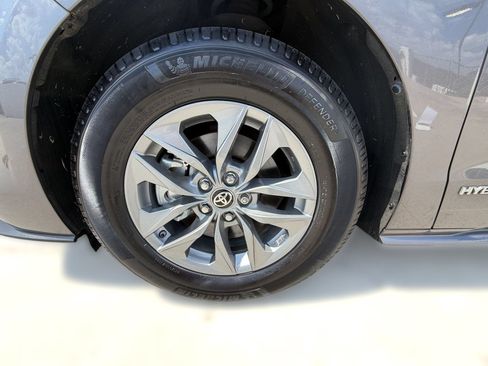 Used 2021 Toyota Sienna XLE FWD image 13