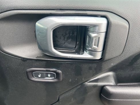 Used 2018 Jeep Wrangler Unlimited Sport S AWD/4WD image 17