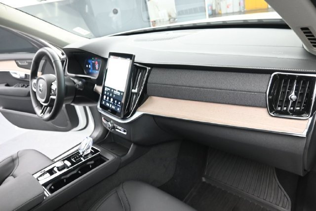Used 2025 Volvo XC90 B6 Plus w/ Protection Package Premier AWD/4WD image 33