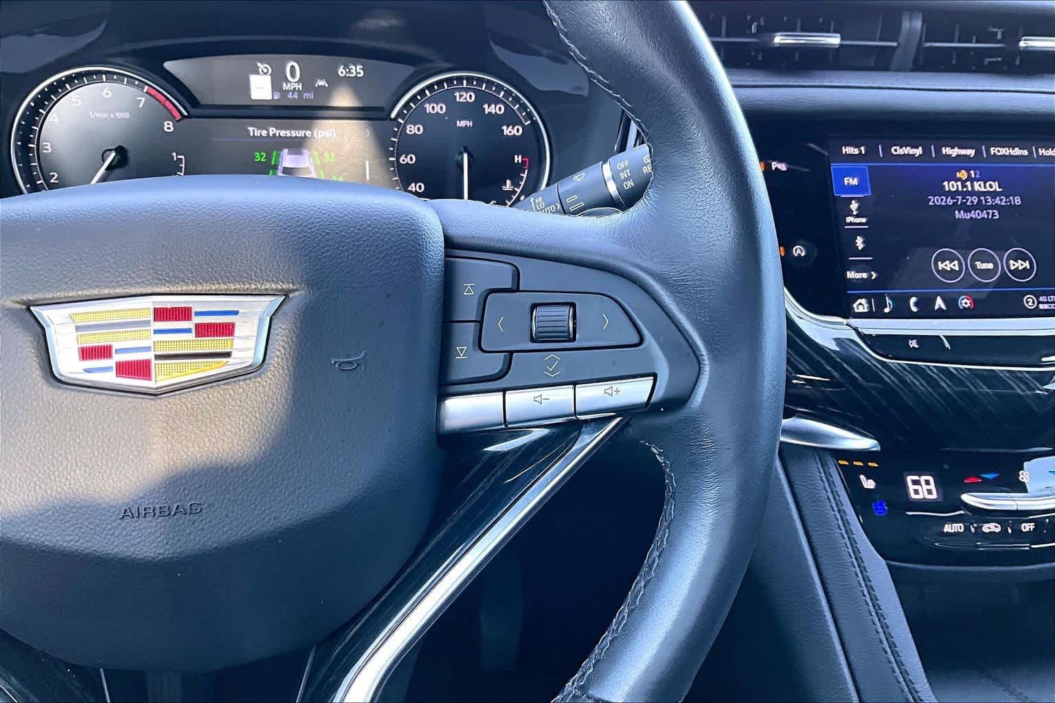 Used 2025 Cadillac XT6 Premium Luxury AWD/4WD image 24
