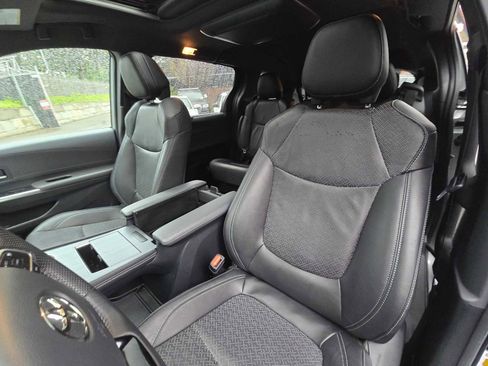 Used 2023 Toyota Sienna XSE AWD/4WD image 22