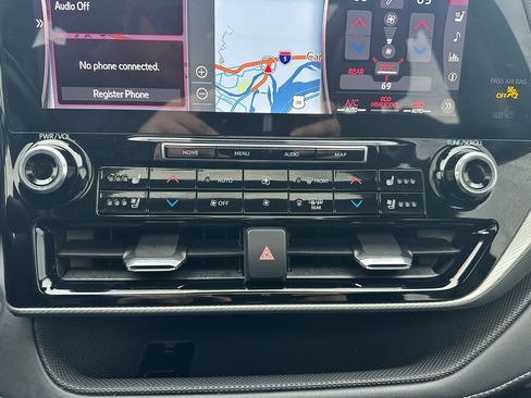 Used 2022 Toyota Highlander Platinum image 19