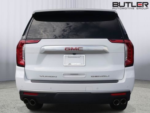 Used 2024 GMC Yukon XL Denali RWD image 5