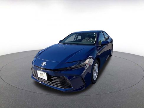 Used 2025 Toyota Camry LE image 7