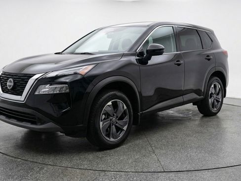 Used 2025 Nissan Rogue SV FWD image 3