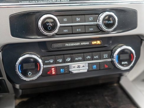 Used 2022 Ford F250 Lariat w/ Black Appearance Package image 34