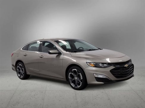 Used 2023 Chevrolet Malibu LT w/ Driver Confidence Package image 2