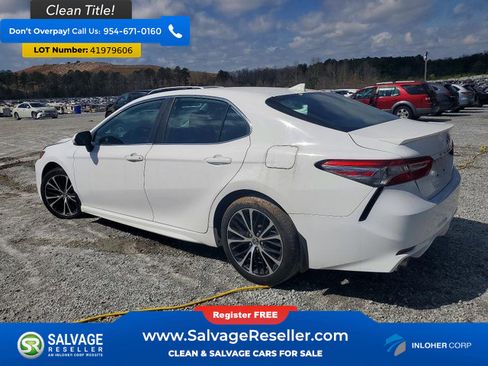 Used 2019 Toyota Camry SE image 3