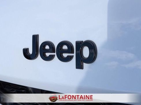 Certified 2024 Jeep Grand Cherokee Altitude AWD/4WD image 9