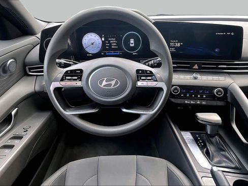 Certified 2024 Hyundai Elantra SEL FWD image 6