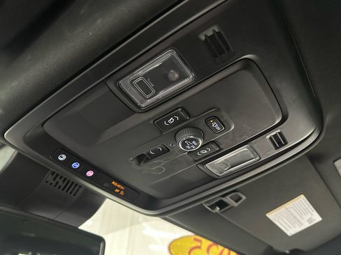 Used 2025 GMC Yukon Denali AWD/4WD image 42