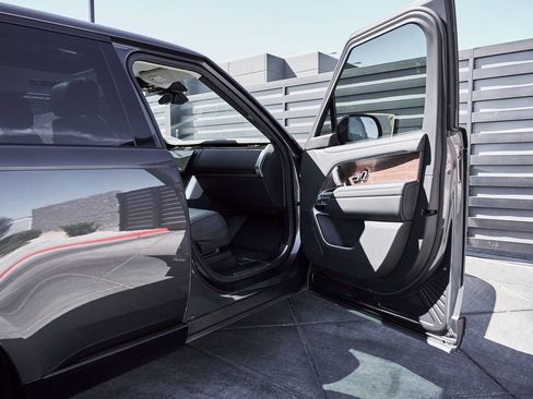 Used 2024 Land Rover Range Rover SE image 21