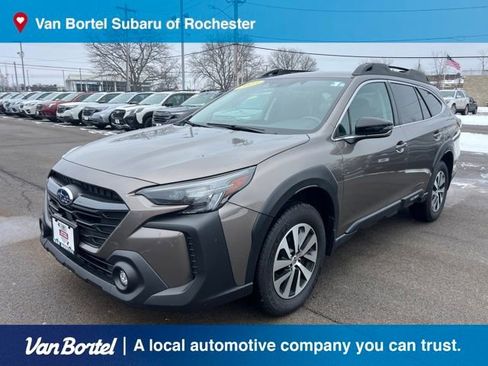 Used 2023 Subaru Outback Premium image 1