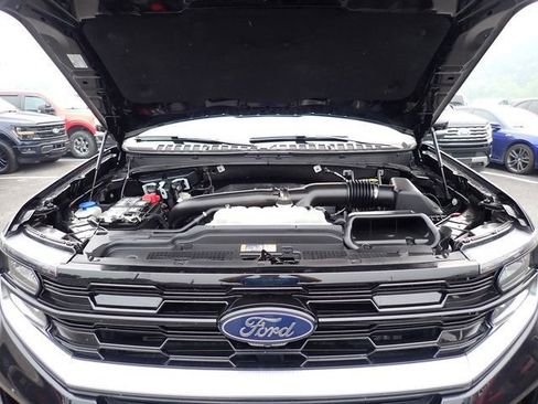Used 2025 Ford Expedition Platinum w/ Driver's Package AWD/4WD image 16