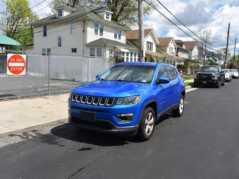 Used 2019 Jeep Compass Latitude w/ Popular Equipment Group AWD/4WD image 2