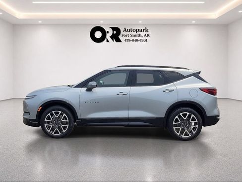 Used 2025 Chevrolet Blazer RS FWD image 3