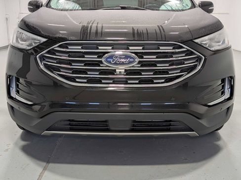 Used 2019 Ford Edge Titanium w/ Equipment Group 301A AWD/4WD image 2