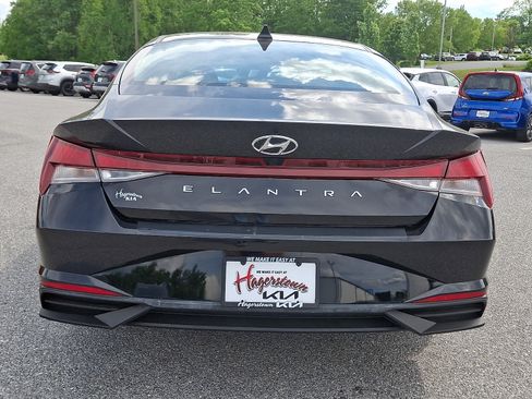 Used 2023 Hyundai Elantra SEL FWD image 5