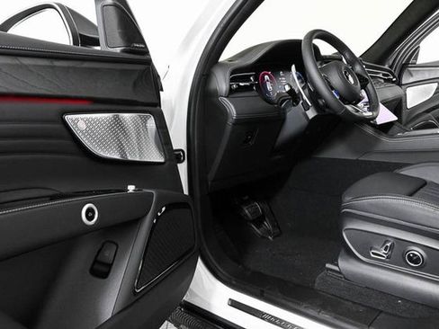 Used 2025 Maserati Grecale Modena image 11