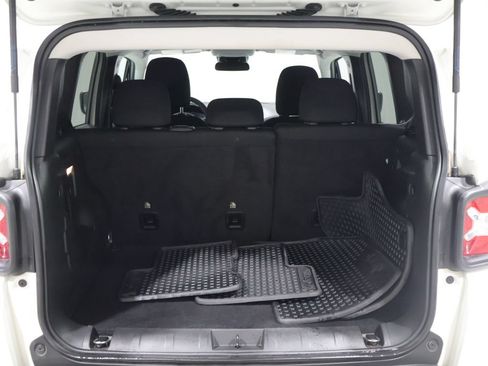 Used 2023 Jeep Renegade Latitude AWD/4WD image 4