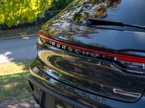 Certified 2025 Porsche Macan image 15