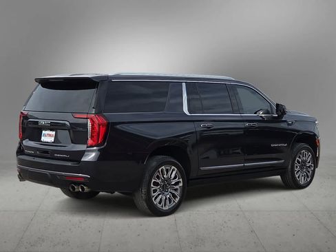 Used 2024 GMC Yukon XL Denali Ultimate AWD/4WD image 8