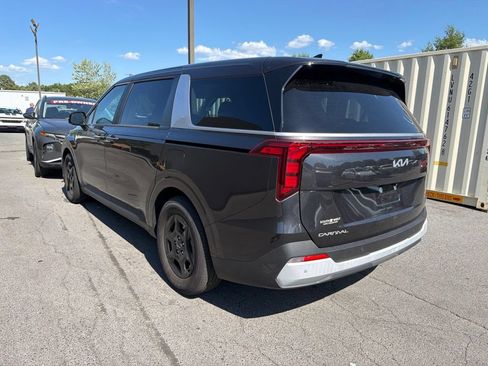 Used 2025 Kia Carnival FWD image 9
