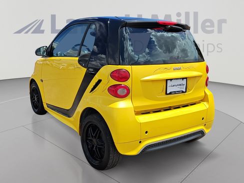 Used 2013 smart fortwo passion RWD image 3