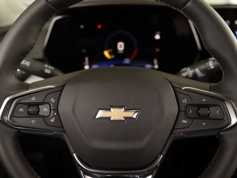 Used 2025 Chevrolet Trax LT w/ Driver Confidence Package image 10