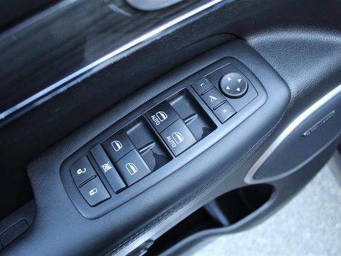 Used 2016 Jeep Grand Cherokee High Altitude AWD/4WD image 13