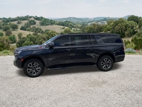 Used 2022 Chevrolet Suburban Z71 w/ Luxury Package AWD/4WD image 4