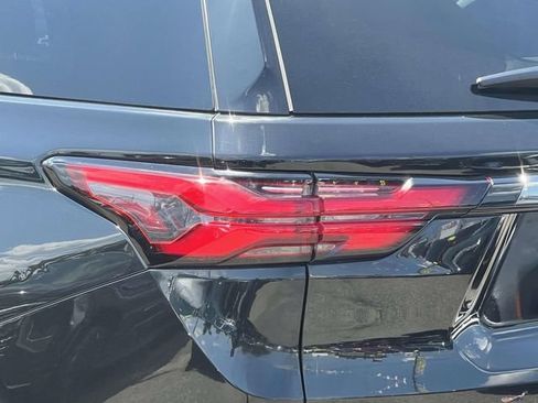Used 2023 Chevrolet Traverse RS AWD/4WD image 11