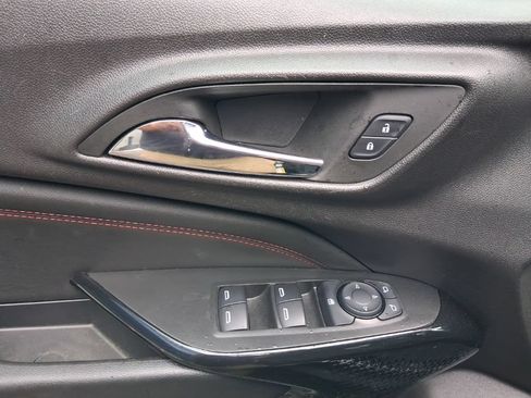 Used 2025 Chevrolet Trax RS w/ Sunroof Package FWD image 11