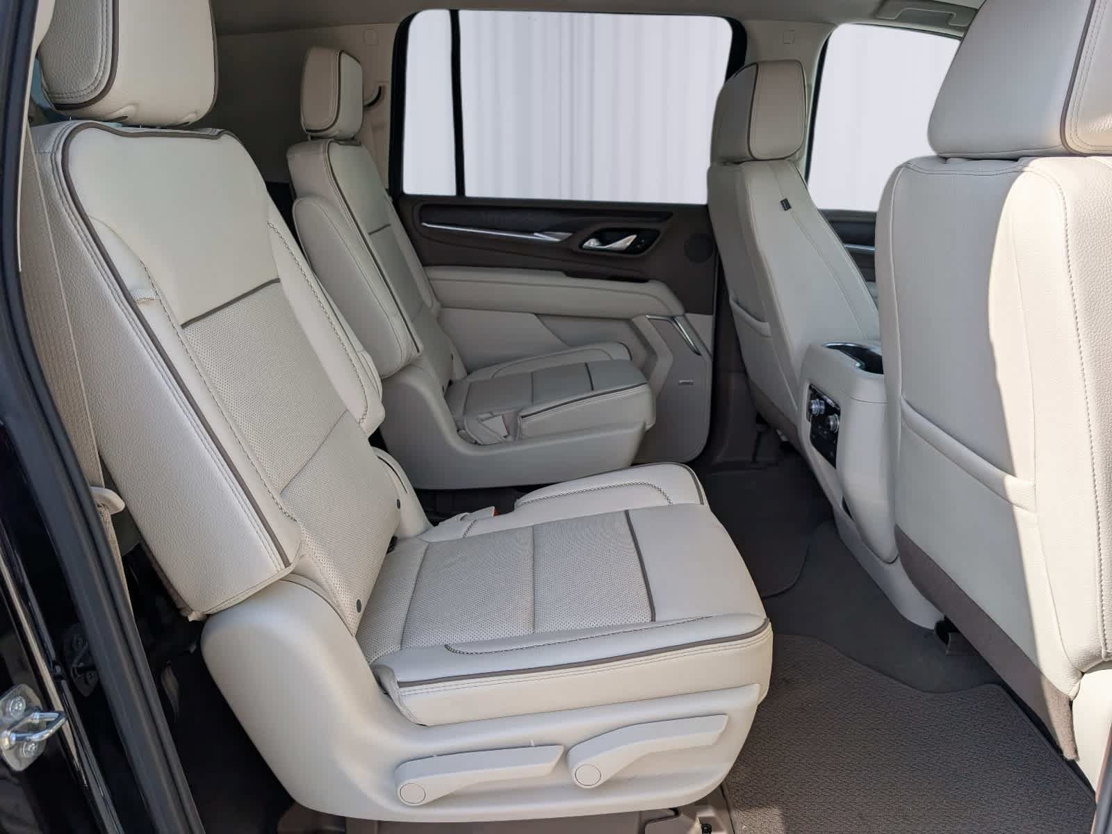 Used 2023 GMC Yukon XL Denali AWD/4WD image 13