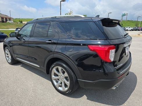 Certified 2020 Ford Explorer Platinum w/ Premium Technology Package AWD/4WD image 3