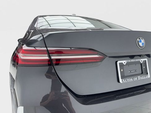 Used 2024 BMW 530i image 11