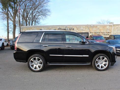 Used 2017 Cadillac Escalade Luxury image 8