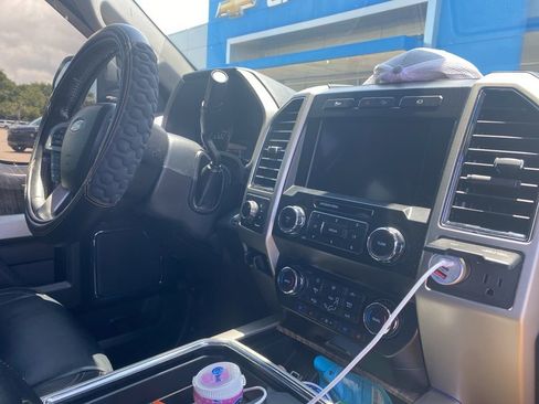 Used 2019 Ford F250 Lariat w/ Lariat Ultimate Package AWD/4WD image 7