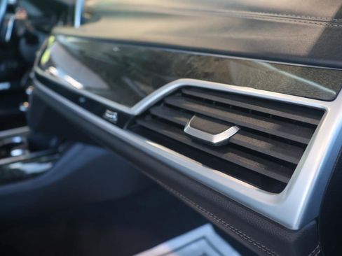 Used 2018 BMW 740i image 15