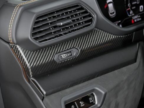 Used 2022 Lamborghini Urus image 28