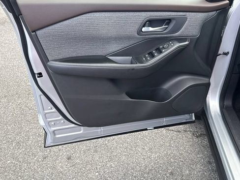 Used 2023 Nissan Rogue SV FWD image 10