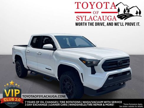 Used 2025 Toyota Tacoma SR5 AWD/4WD image 1