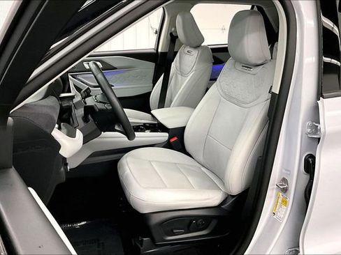 Used 2025 Ford Explorer Platinum w/ LUX Leather Package AWD/4WD image 24