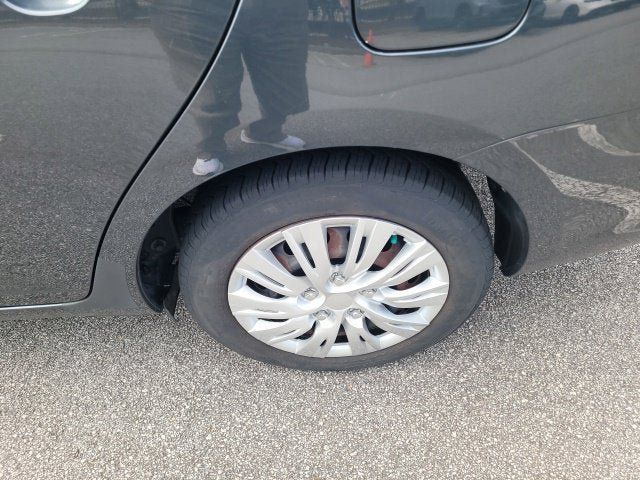 Used 2010 Toyota Yaris Sedan w/ Convenience Pkg FWD image 11