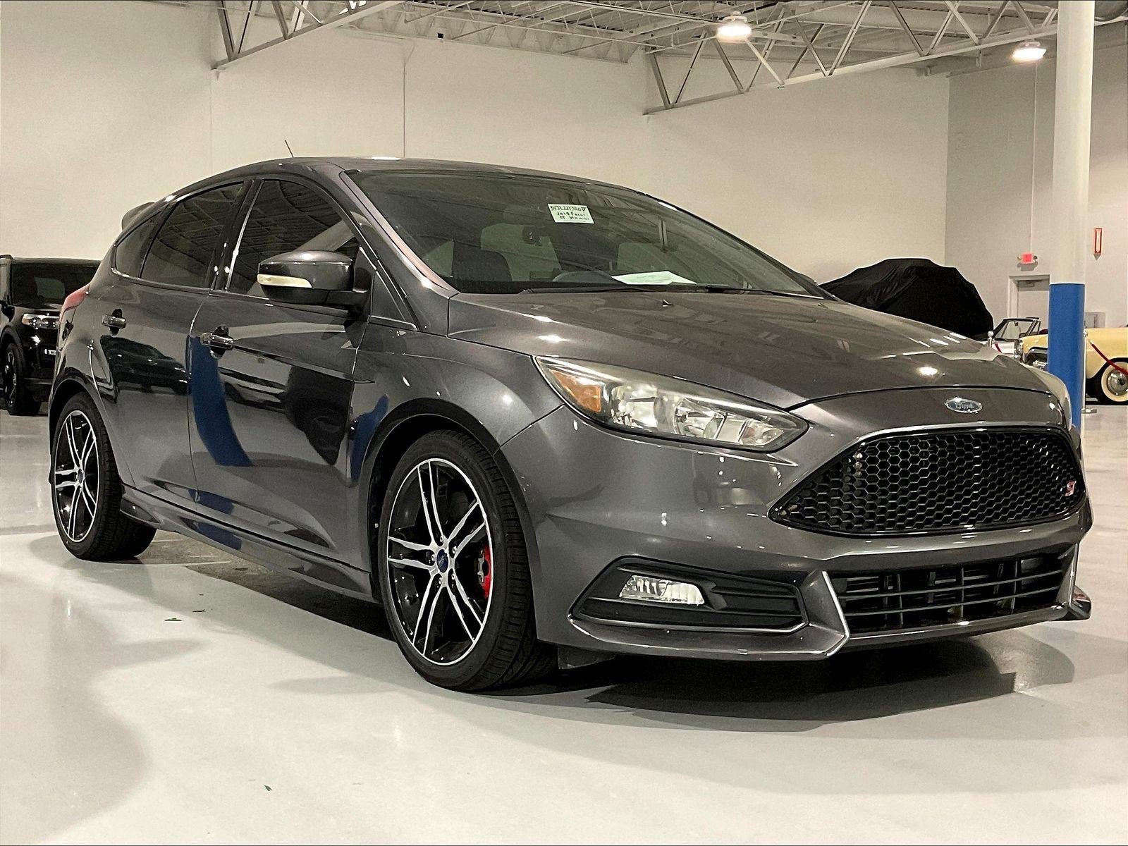 Used 2018 Ford Focus ST FWD image 2
