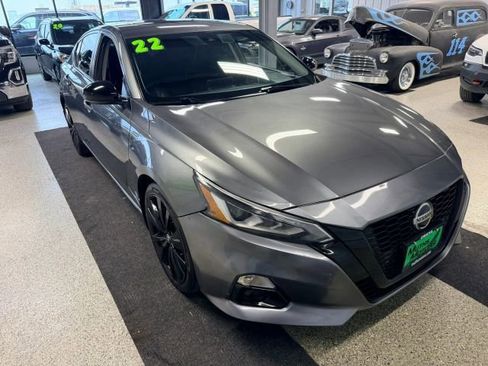 Used 2022 Nissan Altima 2.5 SR w/ Midnight Edition Package FWD image 2