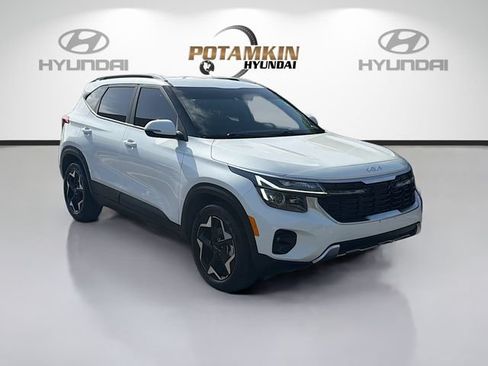 Used 2025 Kia Seltos S FWD image 3