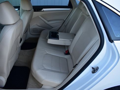 Used 2013 Volkswagen Passat TDI SE image 21